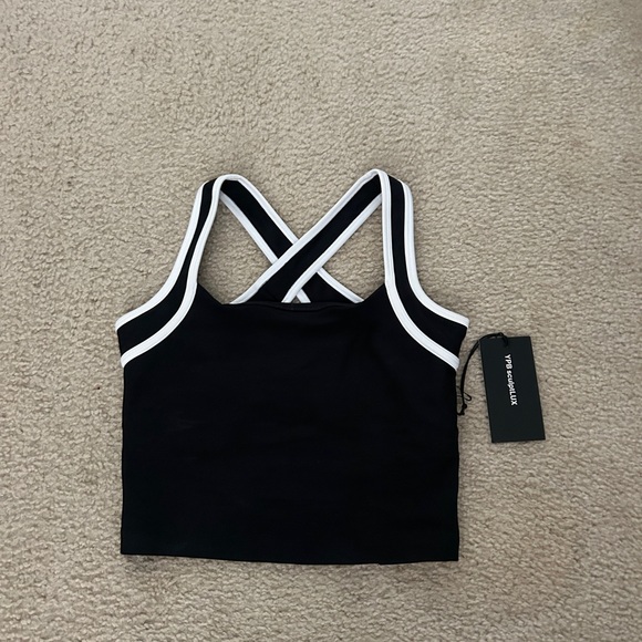 Abercrombie & Fitch Tops - Abercrombie & Fitch Black and White Crop Top